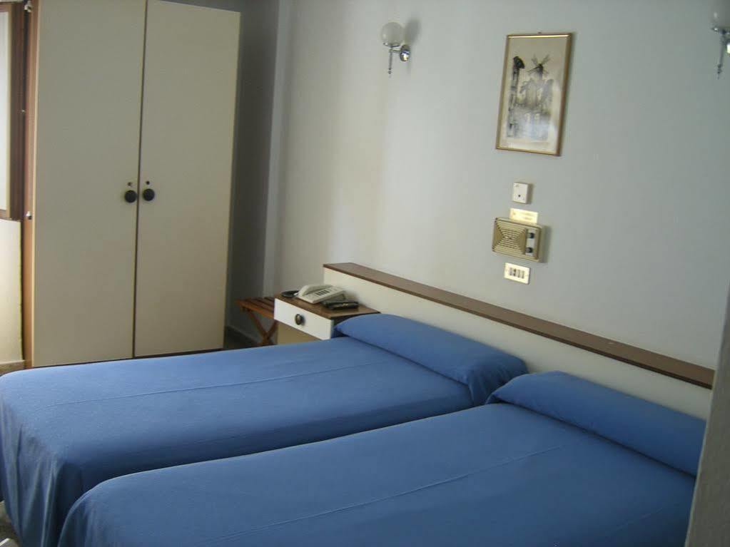Hotel Puente De Santos *